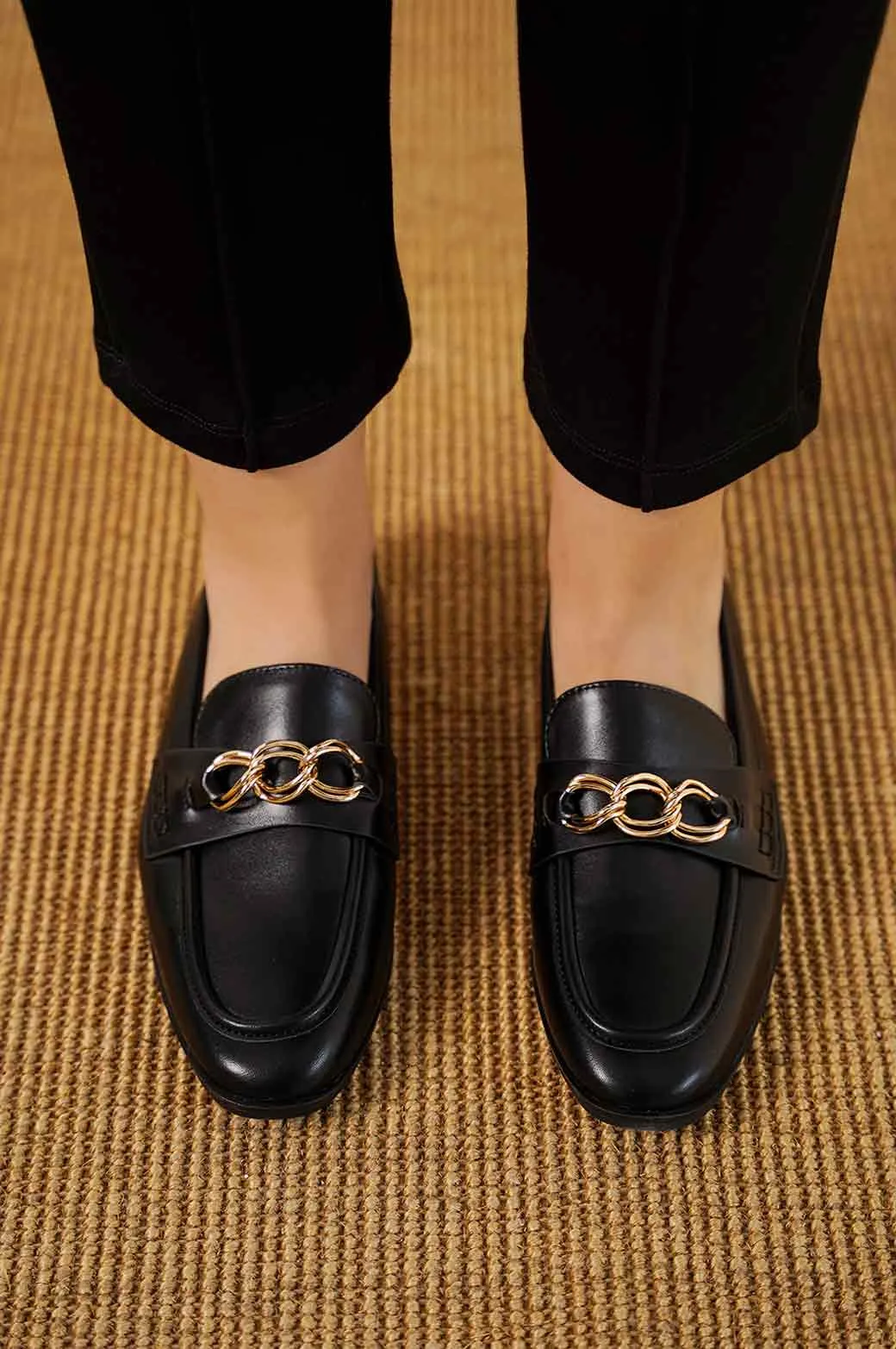 PLAIN CHAIN LOAFERS