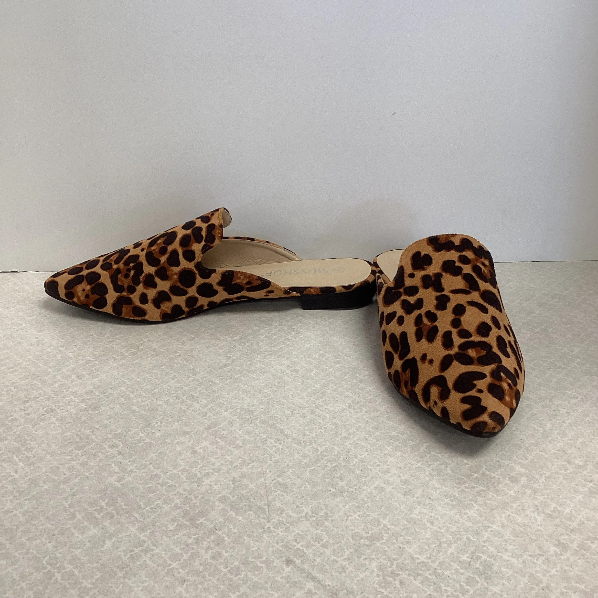 Shoes Flats By MUSSHOE In Animal Print, Size: 8